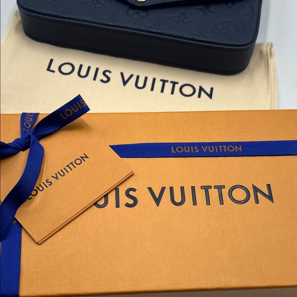 New Louis Vuitton navy blue leather Clutch crossbody Gold Chain - Picture 13 of 13